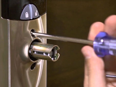 Вскрытие электронных замков